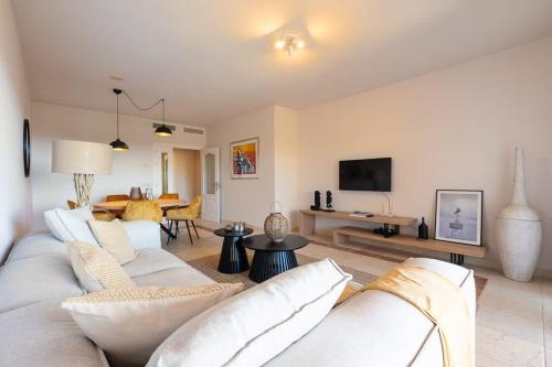 Cozy living space near scenic golf greens!