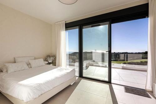 Duplex Penthouse with Sea Views, Steps to Golf