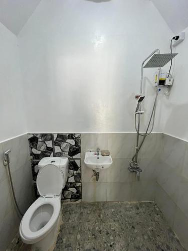 a bathroom with a toilet and a sink at Serenity Cove Resort in San Pablo