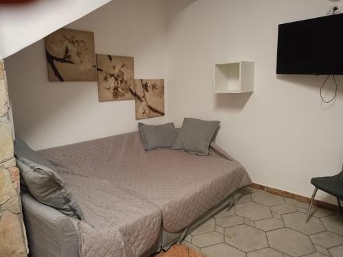 a bedroom with a bed and a flat screen tv at Fabian Appartament in Bagheria