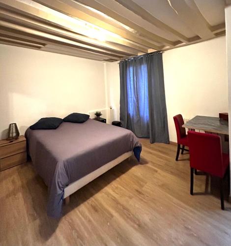 Montparnasse Studio