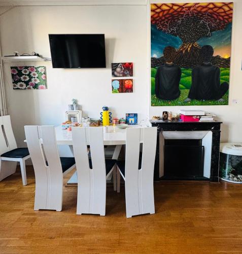 Cozy Room in Le Marais