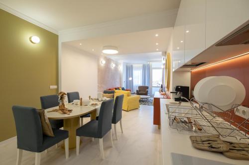 Vitosha Blvd 3-Bedroom, 2-Bathroom Lux Suite