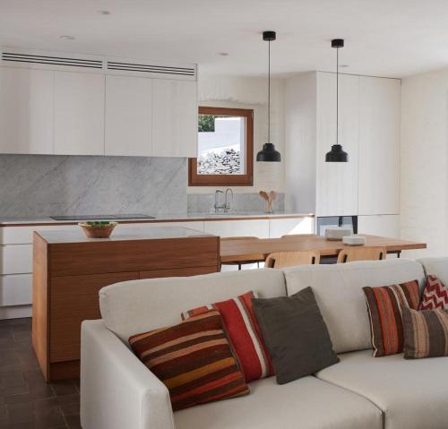 Iconic house with garden in the center of Cadaqués