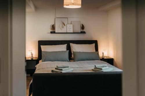 a bedroom with a bed with two books on it at Komfortables Apartment nahe Weimar in Umpferstedt