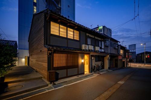 Komachi Residence 金の鶴