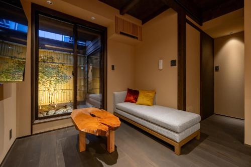 Komachi Residence 金の鶴