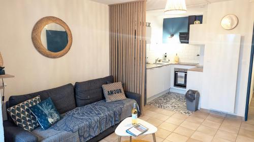Appart avec piscine, entre plage, port et falaises