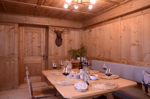 a wooden dining room with a table with glasses of wine at Beim Patzelt - Ferienhaus in Nesselwang in Nesselwang