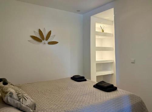 a bedroom with a bed with two black towels on it at Casa Duseña Luna in Hondón de las Nieves