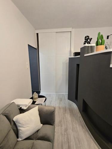 a living room with a couch and a tv at Ákos Apartman in Székesfehérvár