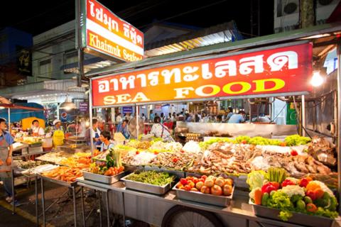a market filled with lots of different fruits and vegetables at xx Mitr Inn Khaosan - มิตร อินน์ ข้าวสาร in Bangkok