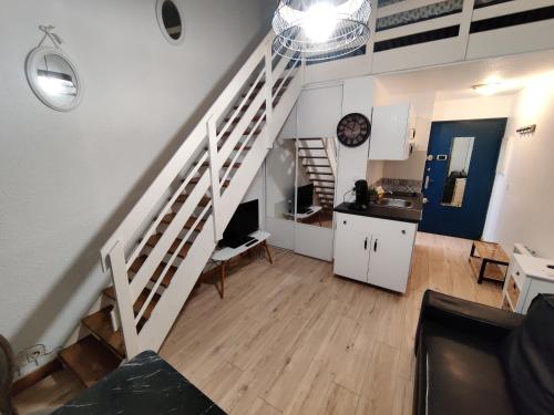 O bucătărie sau chicinetă la Studio Duplex