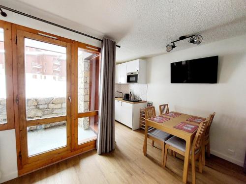 Studio divisible rénové au coeur de la station avec parking offert et WIFI