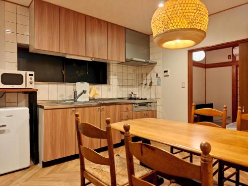 Funyado,Spacious 5BR Home,2 Bathrooms,3 Toilets,Private Garage,Direct KIX,Near USJ,Umeda & Foodie Hub