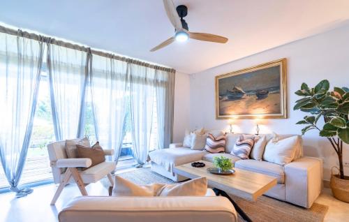 Spacious 3-Bedroom Garden Apartment and Indoor Community Pool