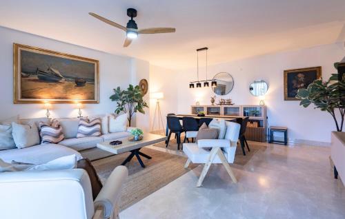 Spacious 3-Bedroom Garden Apartment and Indoor Community Pool