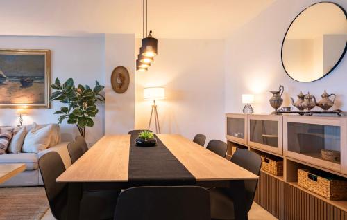 Spacious 3-Bedroom Garden Apartment and Indoor Community Pool