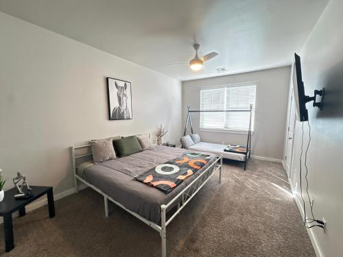 a bedroom with a bed and a table in it at Spacious Family Townhouse in Edmond