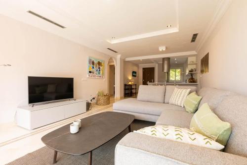 Charming Apt in Aloha Hill Club with Pools & Spa