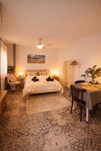 Precioso apartamento con a/a en Ruzafa con terracita privada y acceso a un jardín, para 2-3 personas