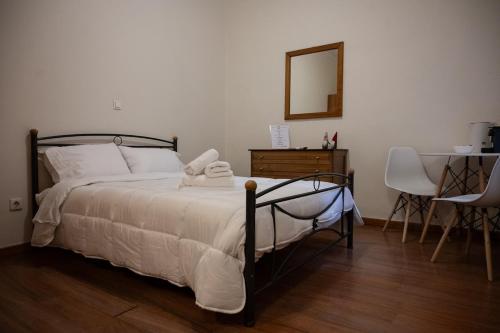 Pretty Little Studio 2 by Home Sweet Home