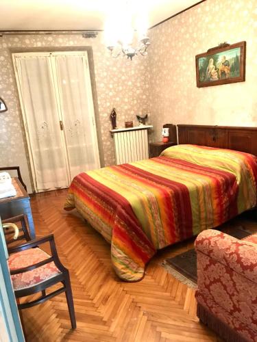 a bedroom with a bed with a colorful bedspread at Cà del Cerin in Trivero
