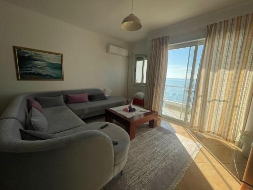 Charming Beachfront Apartment Durres