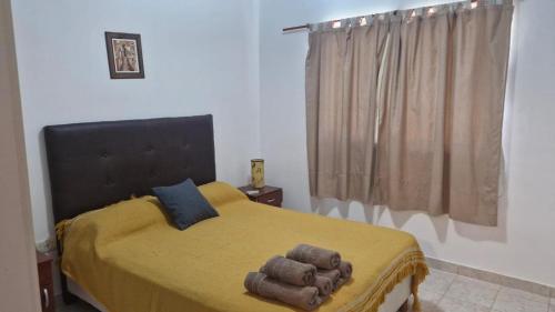a bedroom with a bed with two towels on it at El VIEJI in Colón