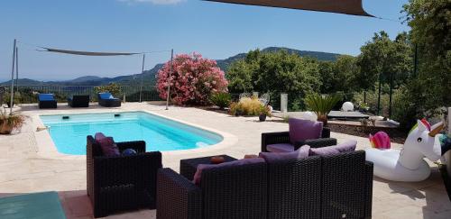 Location 2 pièces , avec piscine partagée