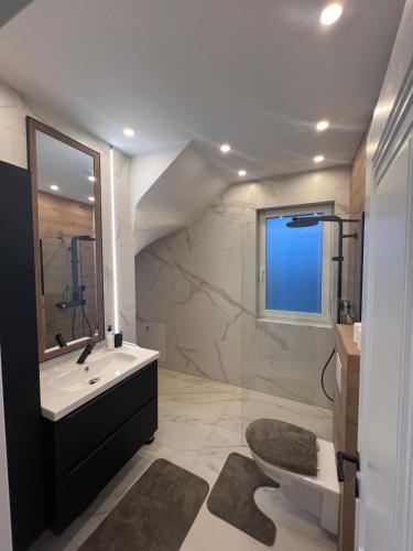 a bathroom with a tub and a sink and a mirror at Davids place 2 in Floreşti