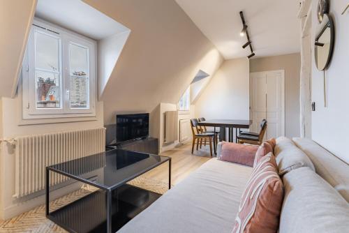 Escapade Parisienne au Cœur d'un Quartier Mythique