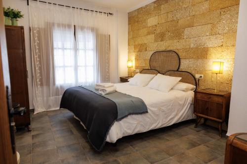 a bedroom with a large bed and a window at La Casa del Risco Zahara in Zahara de la Sierra