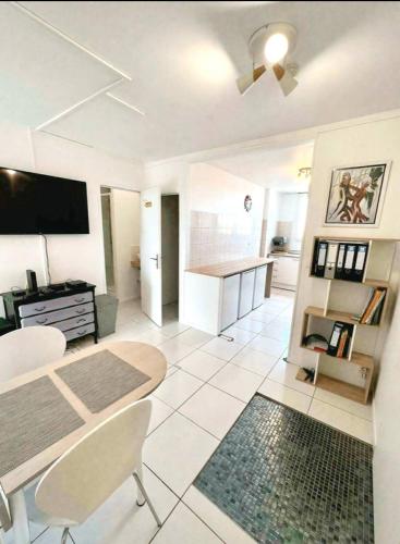 Private Room - Shared Apartment - Tram A-C1-4