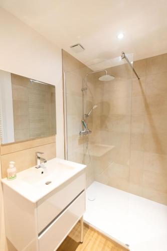 a bathroom with a white sink and a shower at Arcade & Gaming Lodge in Trans-en-Provence