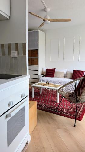 Appt lumineux refait à neuf, vers place Stalingrad