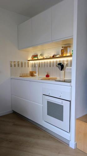 Appt lumineux refait à neuf, vers place Stalingrad