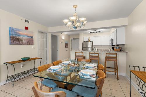 2 Bedroom Newly Remodeled Beachfront Condo, Destin photo 13