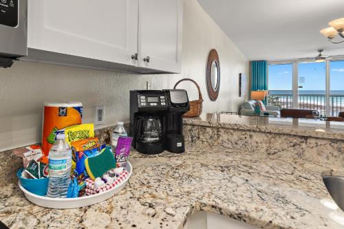 2 Bedroom Newly Remodeled Beachfront Condo, Destin photo 14