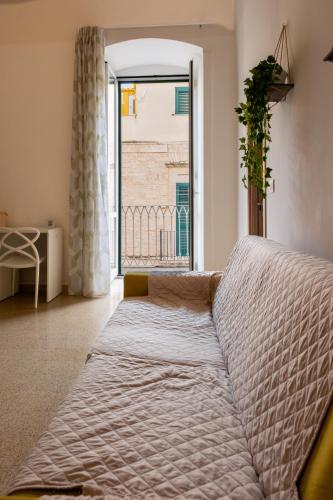 a large bed in a room with a window at Le Gravinelle - Apulia Houses & Flats in Ruvo di Puglia