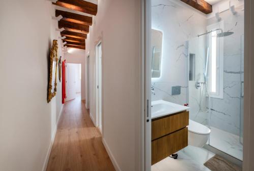 Ramblas Waterfront Stay
