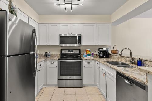 2 Bedroom Newly Remodeled Beachfront Condo, Destin photo 29