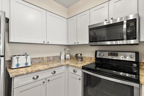 2 Bedroom Newly Remodeled Beachfront Condo, Destin photo 20