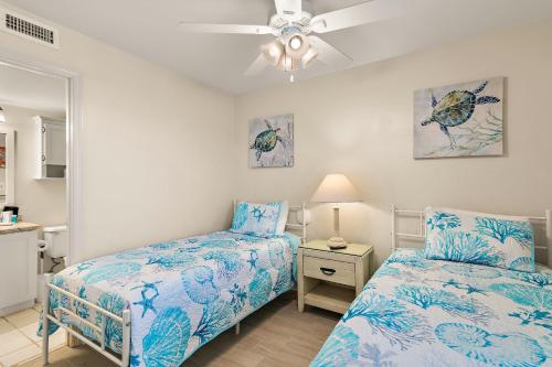 2 Bedroom Newly Remodeled Beachfront Condo, Destin photo 12
