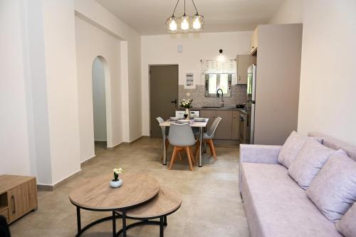 GEORGIAS Apt,brand new 2025 modern Apt in the center of Alikanas