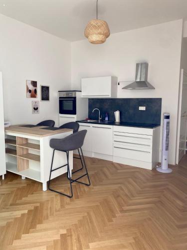 Lovely Apt with Private Garden and AC in Prime Location
