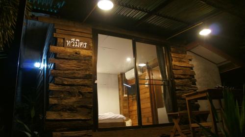 a room with a mirror and a room with a bed at Baan Suan La Moon in Chiang Khan
