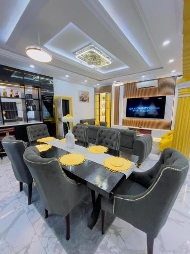 Luxury Beachside Villa 4BR WiFi Free Parking