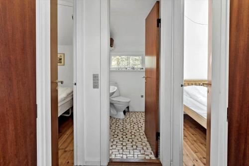 a bathroom with a toilet in a room at 2030-Stege-Ulvshalevej-305 in Stege