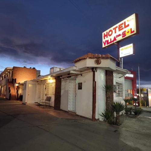 a hotel inn with a sign on a street at hotel villa del sol chihuahua in Chihuahua